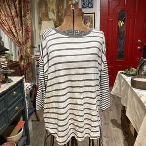 New Calvin Klein quarter sleeve top.